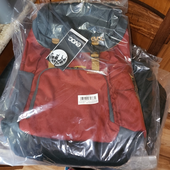 EVOC NWT MISSION 22L BACKPACK.  A - Picture 3 of 5